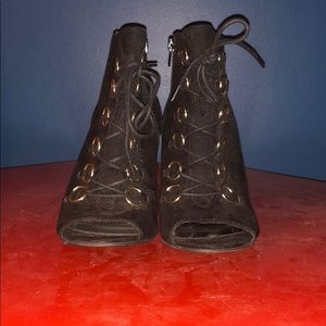 Candie’s peep toe ankle booties